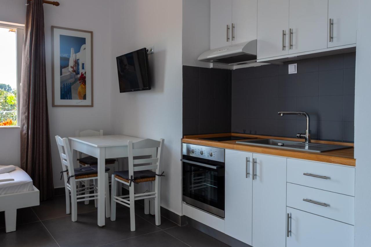 Alexandros Seaside Family Apartments & Villas - Paradise, 7' From Petalidi Kalamaki (Messinia) Exterior foto