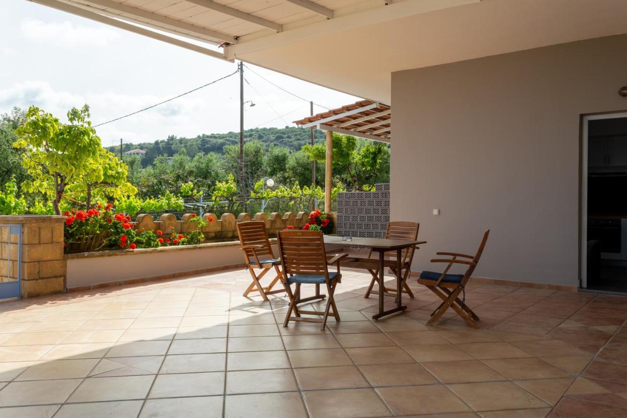 Alexandros Seaside Family Apartments & Villas - Paradise, 7' From Petalidi Kalamaki (Messinia) Exterior foto