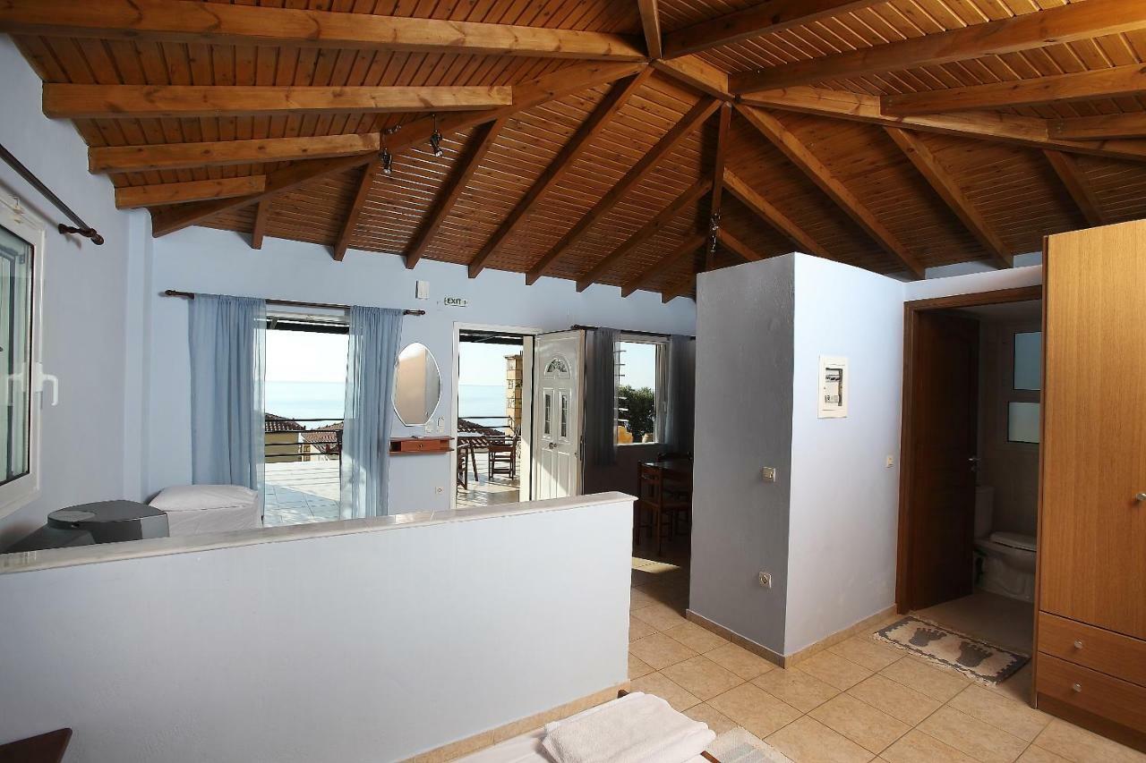 Alexandros Seaside Family Apartments & Villas - Paradise, 7' From Petalidi Kalamaki (Messinia) Exterior foto