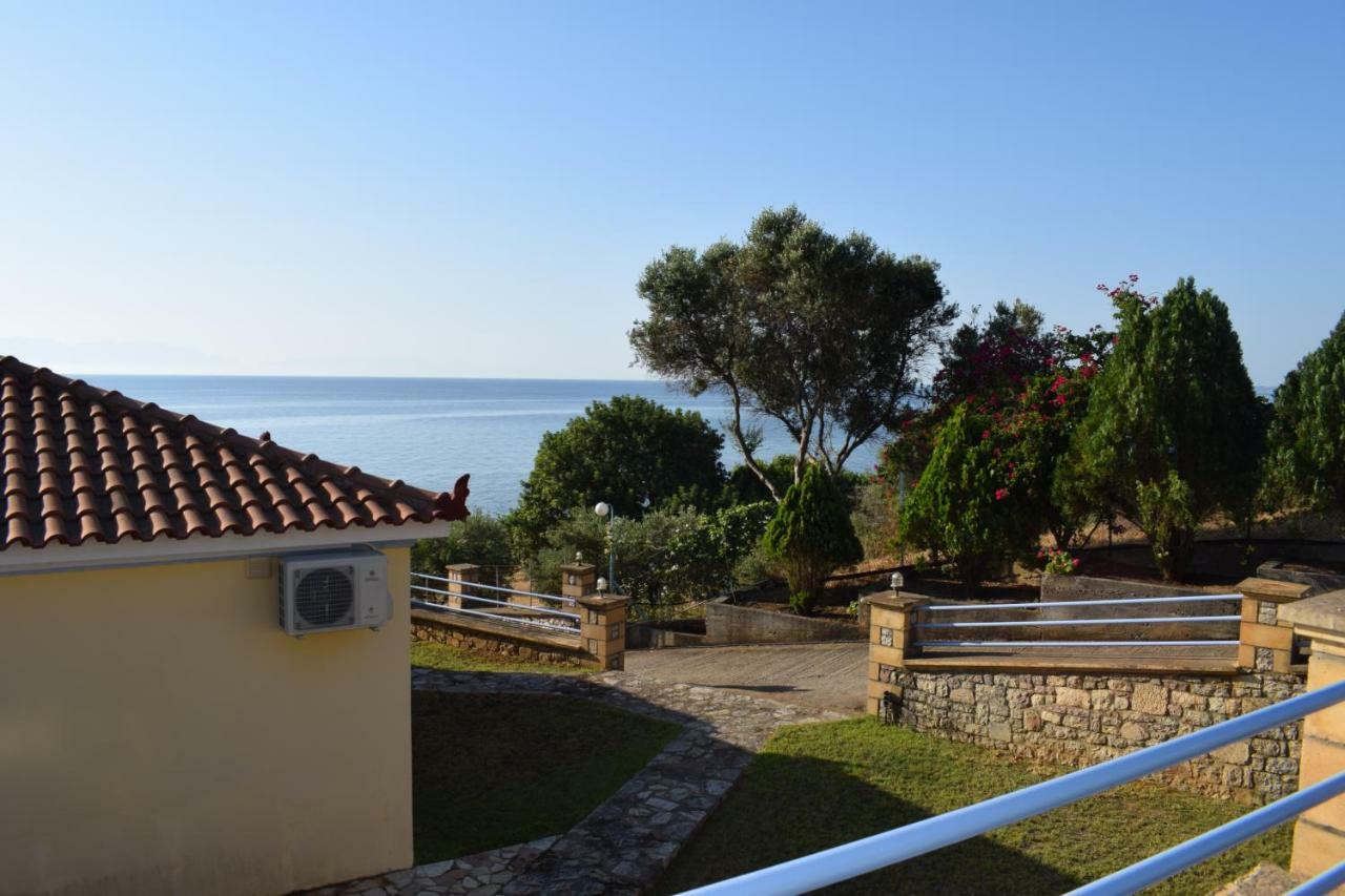 Alexandros Seaside Family Apartments & Villas - Paradise, 7' From Petalidi Kalamaki (Messinia) Exterior foto