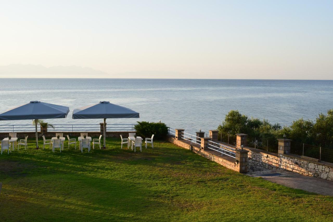 Alexandros Seaside Family Apartments & Villas - Paradise, 7' From Petalidi Kalamaki (Messinia) Exterior foto