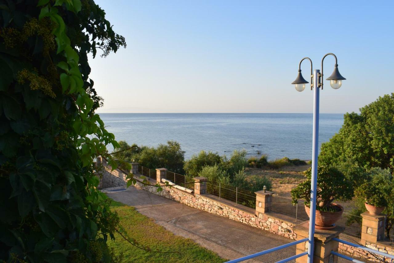 Alexandros Seaside Family Apartments & Villas - Paradise, 7' From Petalidi Kalamaki (Messinia) Exterior foto