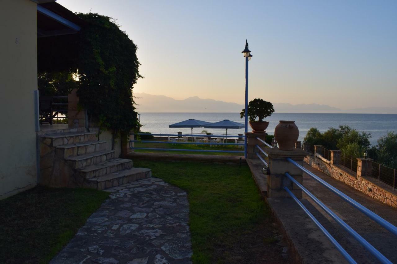 Alexandros Seaside Family Apartments & Villas - Paradise, 7' From Petalidi Kalamaki (Messinia) Exterior foto