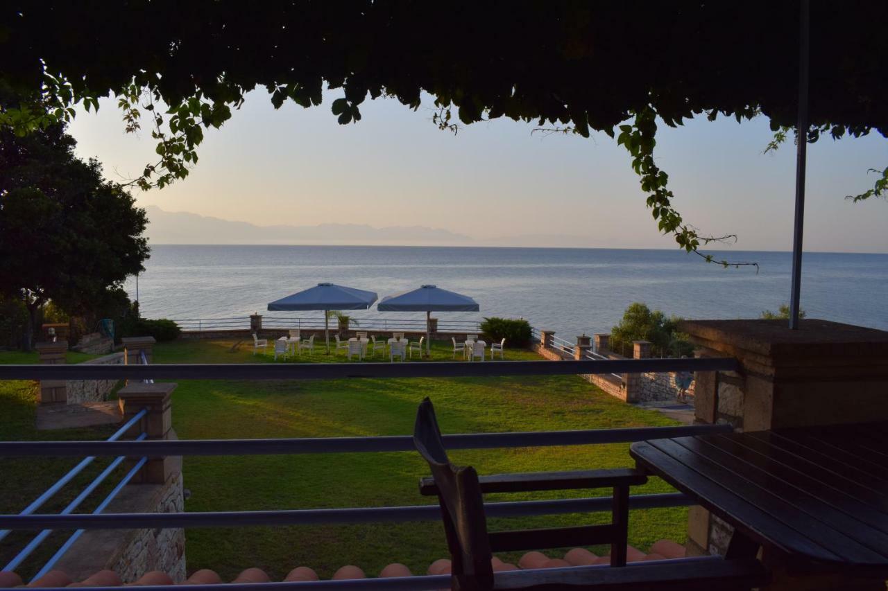 Alexandros Seaside Family Apartments & Villas - Paradise, 7' From Petalidi Kalamaki (Messinia) Exterior foto
