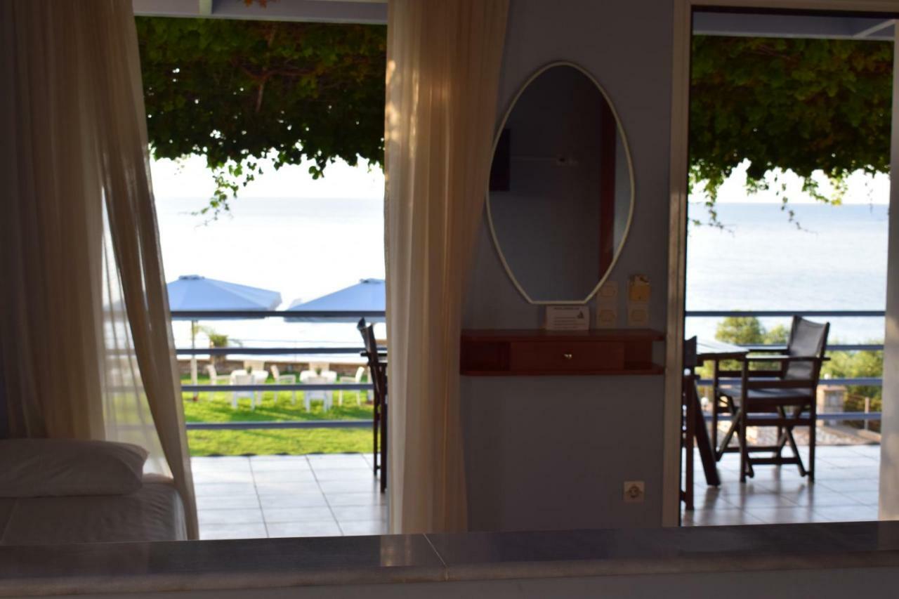 Alexandros Seaside Family Apartments & Villas - Paradise, 7' From Petalidi Kalamaki (Messinia) Exterior foto