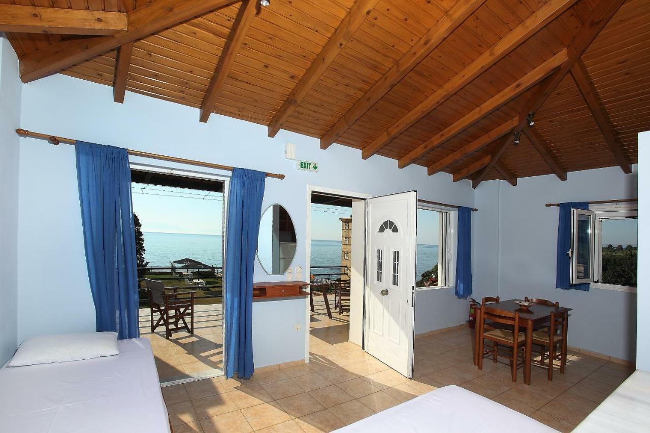 Alexandros Seaside Family Apartments & Villas - Paradise, 7' From Petalidi Kalamaki (Messinia) Exterior foto