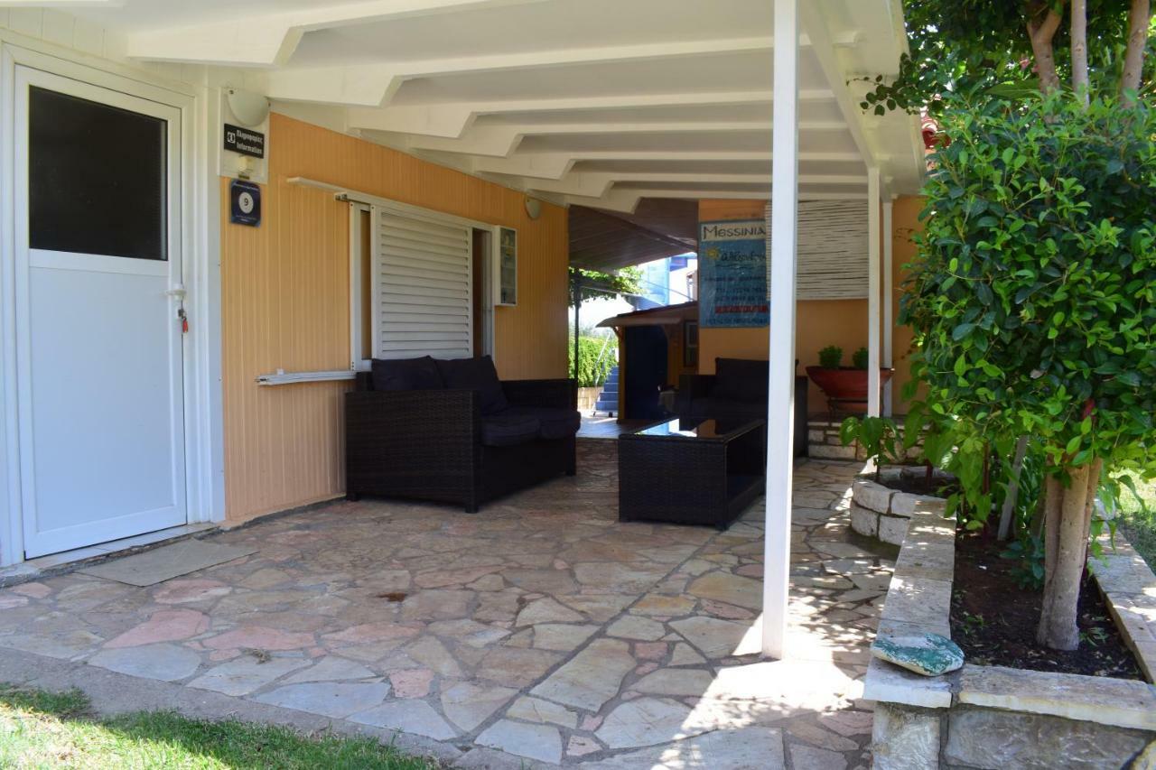 Alexandros Seaside Family Apartments & Villas - Paradise, 7' From Petalidi Kalamaki (Messinia) Exterior foto