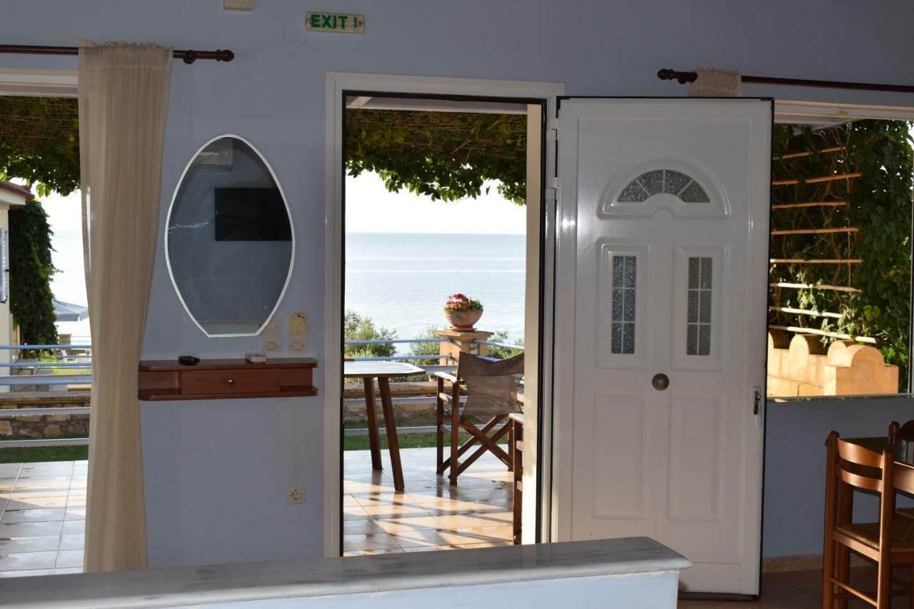 Alexandros Seaside Family Apartments & Villas - Paradise, 7' From Petalidi Kalamaki (Messinia) Exterior foto