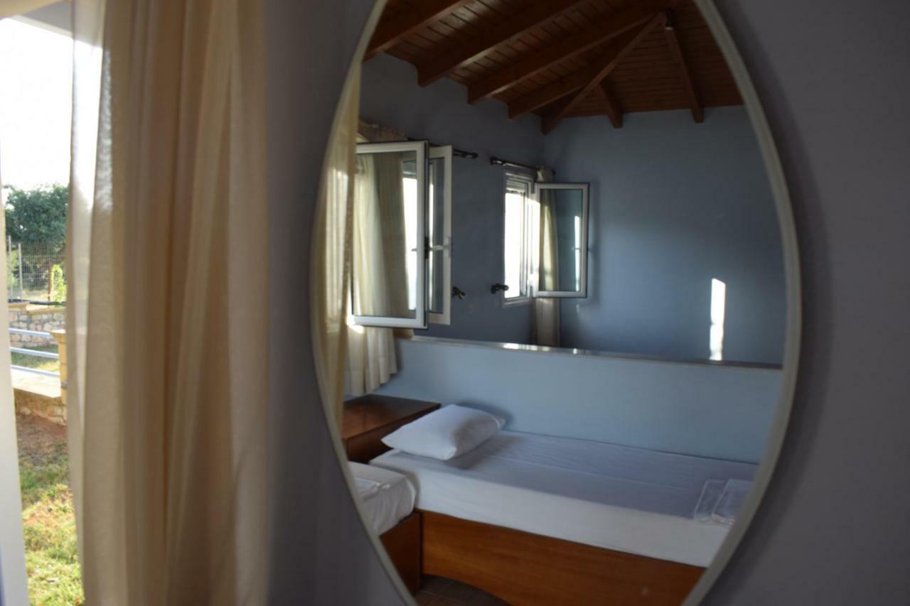 Alexandros Seaside Family Apartments & Villas - Paradise, 7' From Petalidi Kalamaki (Messinia) Exterior foto