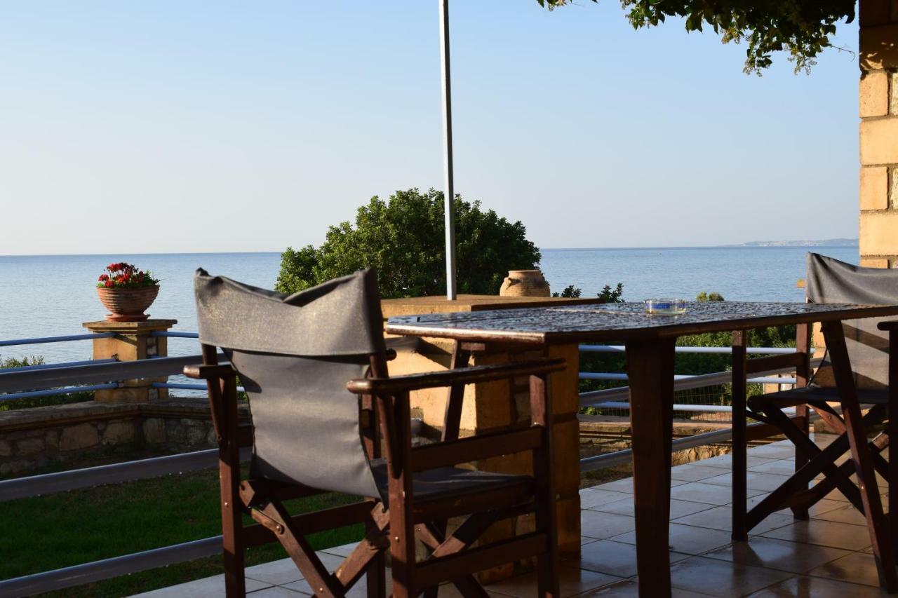 Alexandros Seaside Family Apartments & Villas - Paradise, 7' From Petalidi Kalamaki (Messinia) Exterior foto